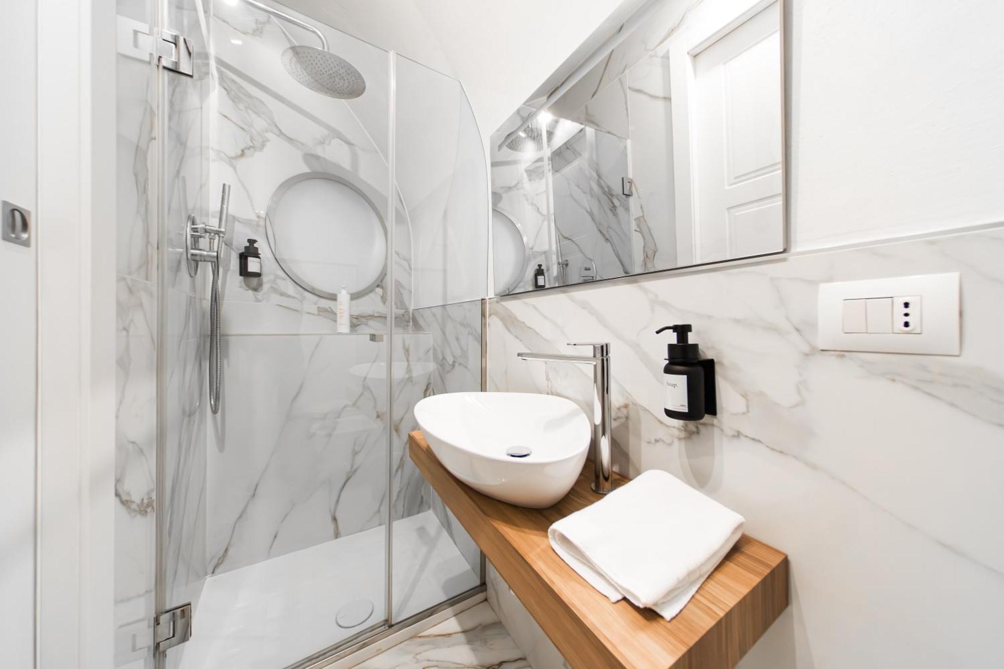 Lilli House - Suite In The Heart Of Болонья Экстерьер фото